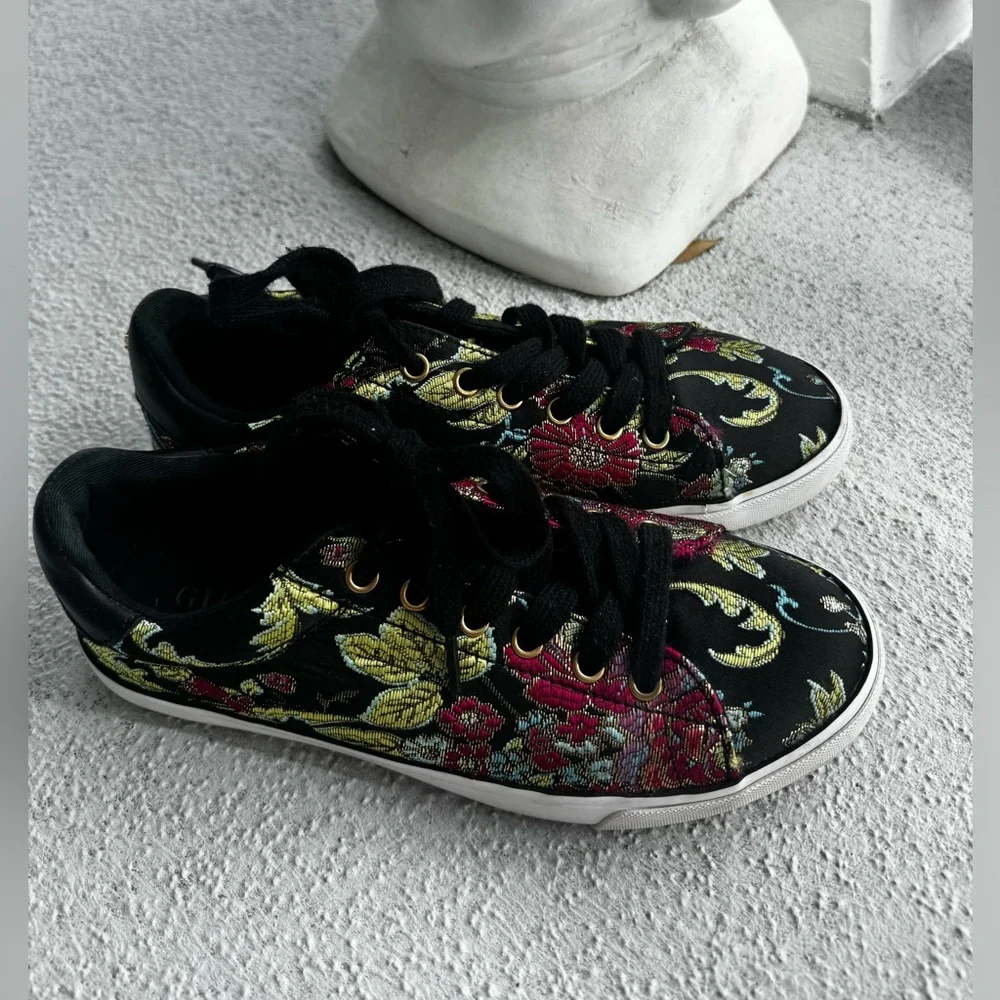 Guess Black Sneakers with Floral brocade Asian inspired Accents 8 - Picture 3 of 12